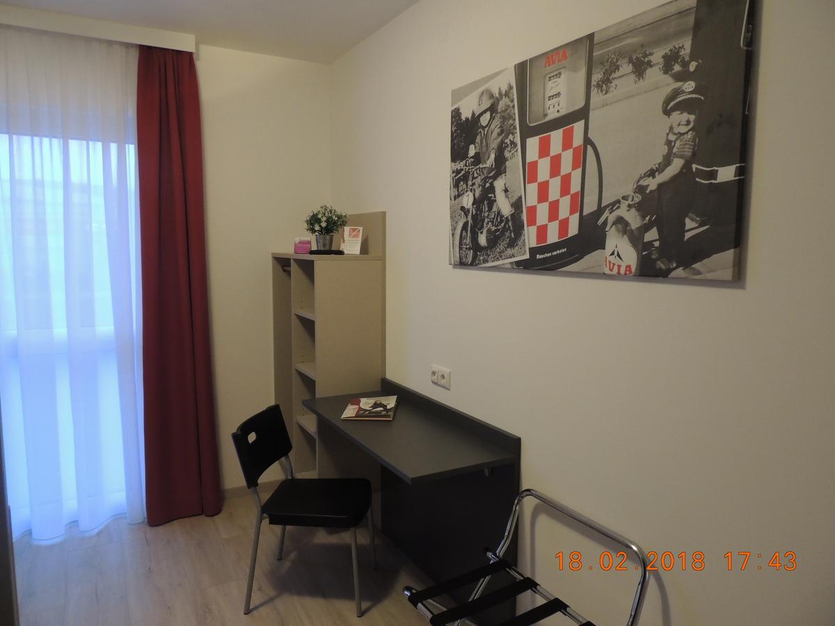 Avia Motel Bisamberg 科尔新堡 外观 照片
