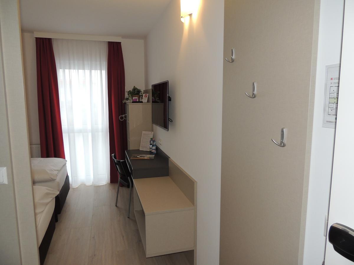 Avia Motel Bisamberg 科尔新堡 外观 照片